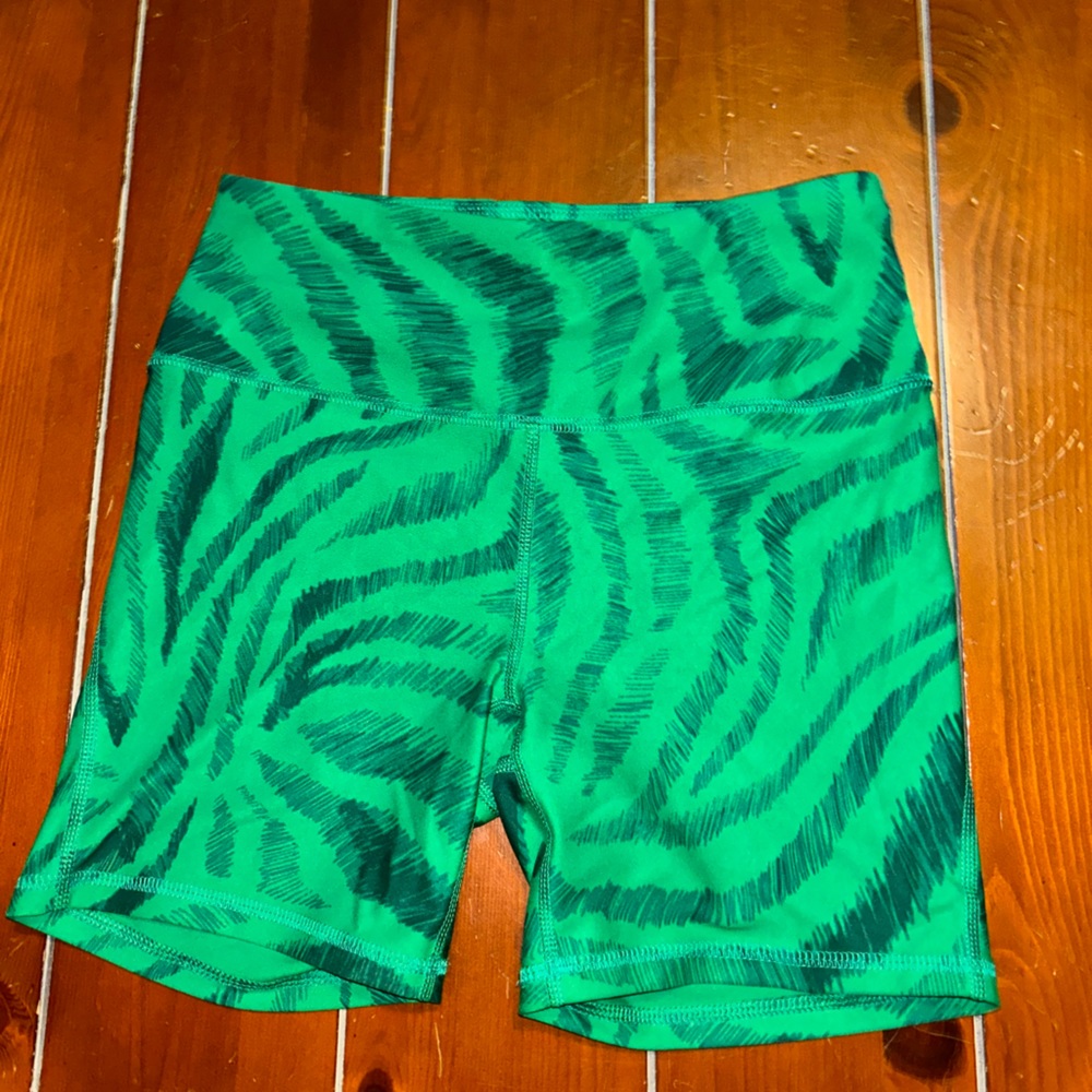 dicks sporting goods biker shorts size small.